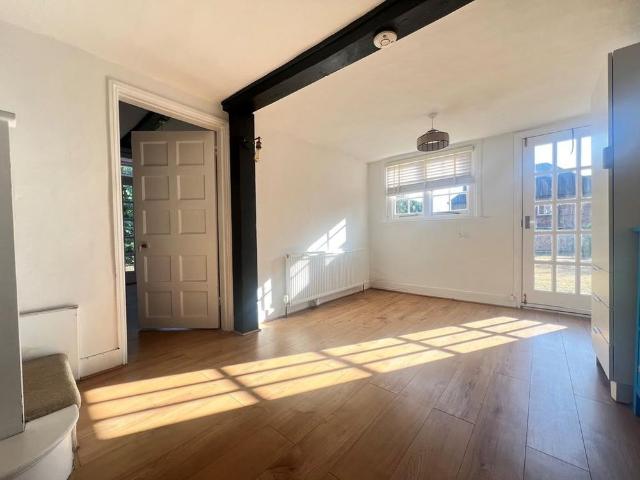 4 bedroom detached house to rent