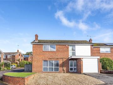5 bedroom detached house to rent