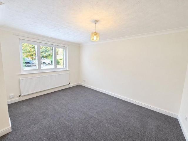 4 bedroom detached house to rent