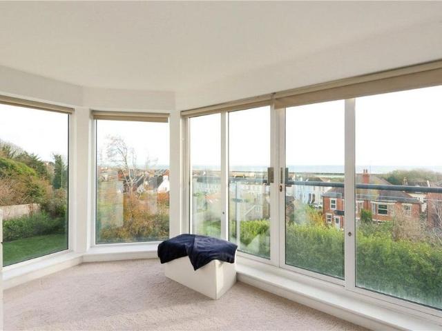 4 bedroom detached house to rent