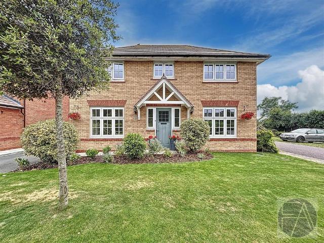 4 bedroom detached house to rent