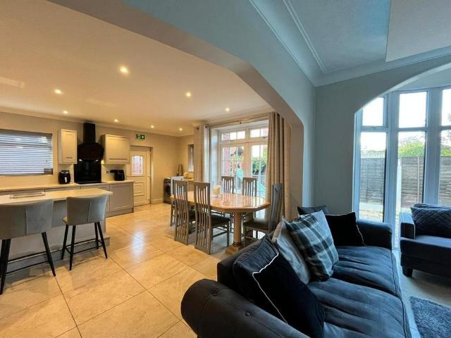 4 bedroom detached house to rent