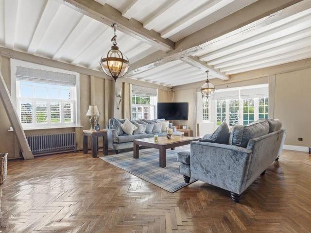 4 bedroom detached house to rent