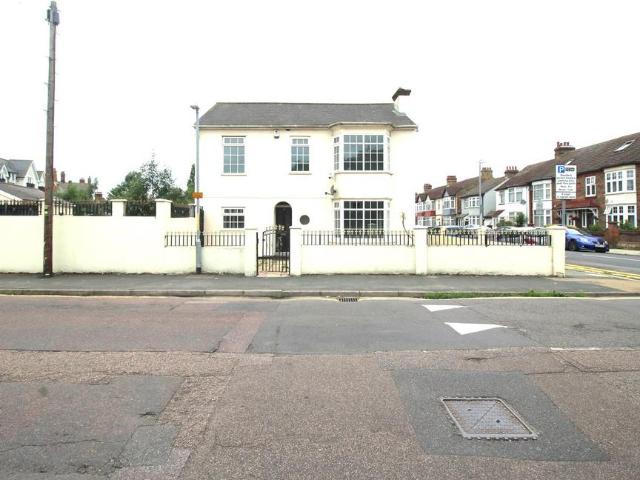 4 bedroom detached house to rent