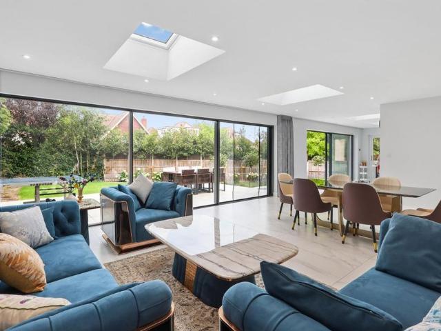 4 bedroom detached house to rent