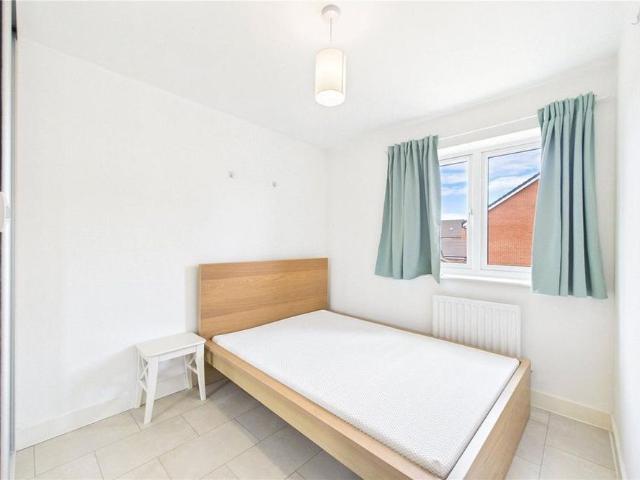 4 bedroom detached house to rent