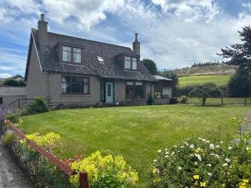 4 bedroom detached house to rent