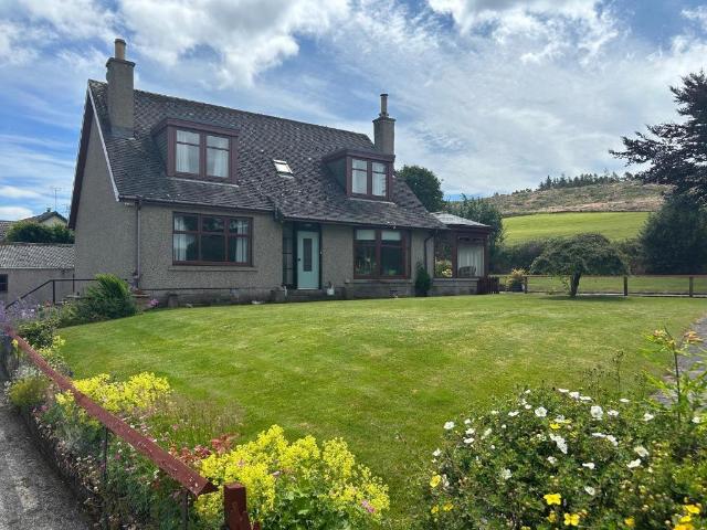 4 bedroom detached house to rent