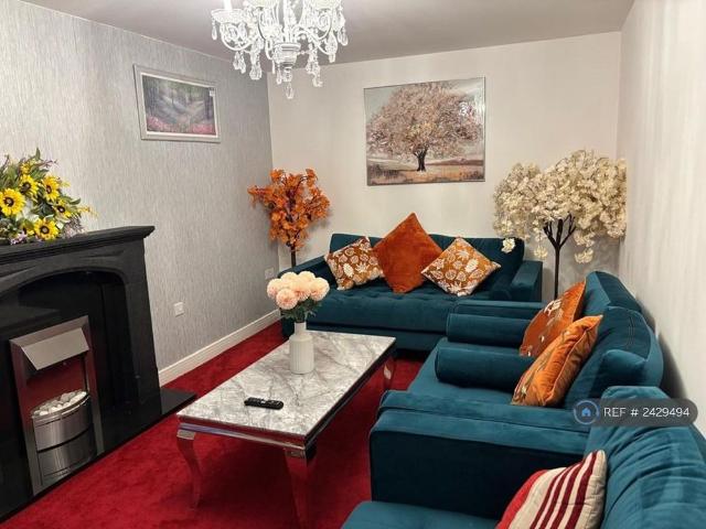 4 bedroom detached house to rent