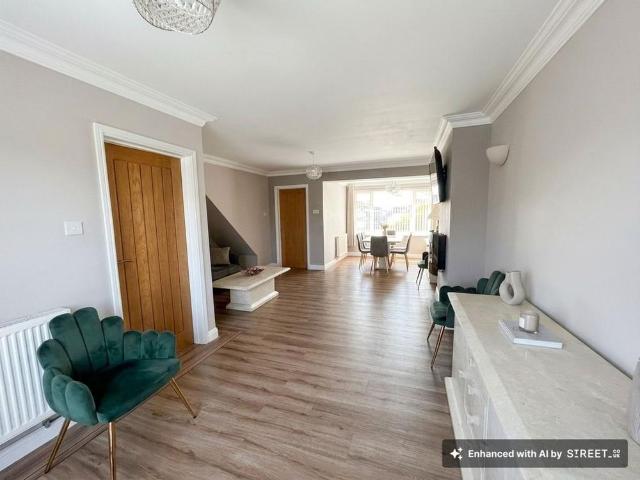 4 bedroom detached house to rent