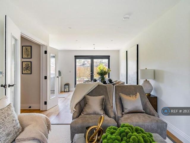 4 bedroom semi detached house to rent