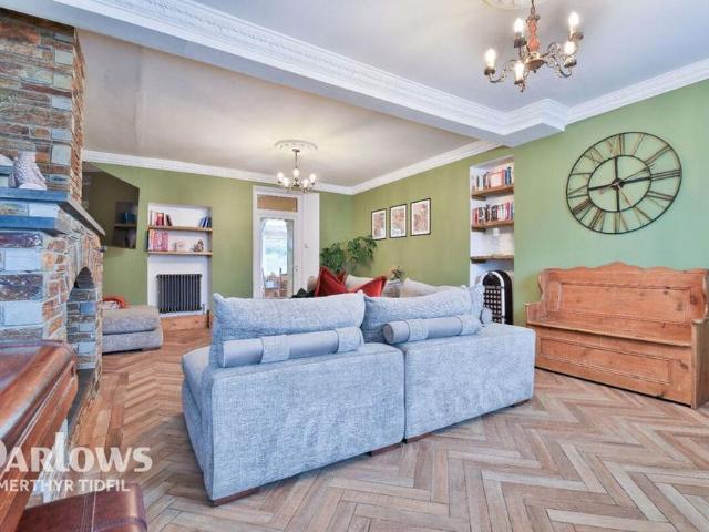 4 bedroom detached house to rent