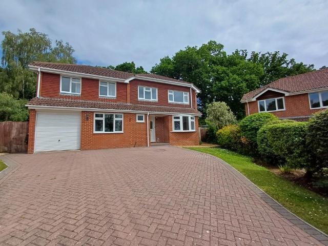 4 bedroom detached house to rent