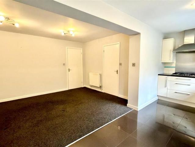 4 bedroom detached house to rent