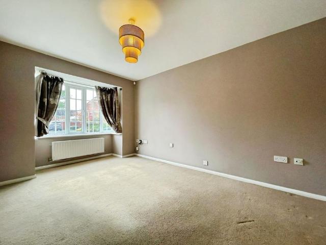 4 bedroom detached house to rent