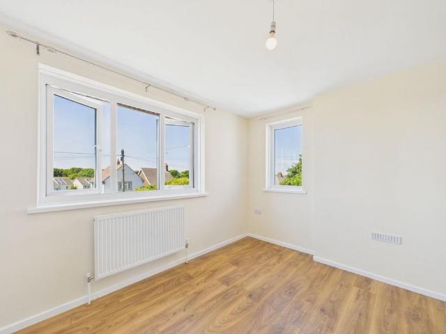 4 bedroom detached house to rent