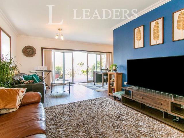 4 bedroom detached house to rent