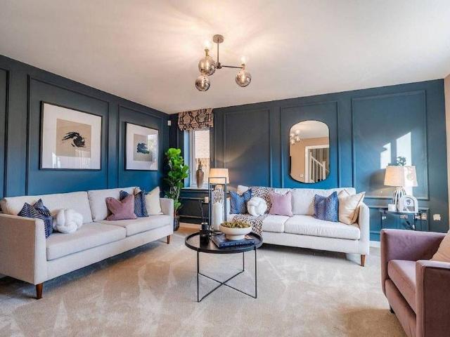 4 bedroom detached house to rent