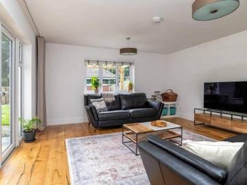 4 bedroom detached house to rent