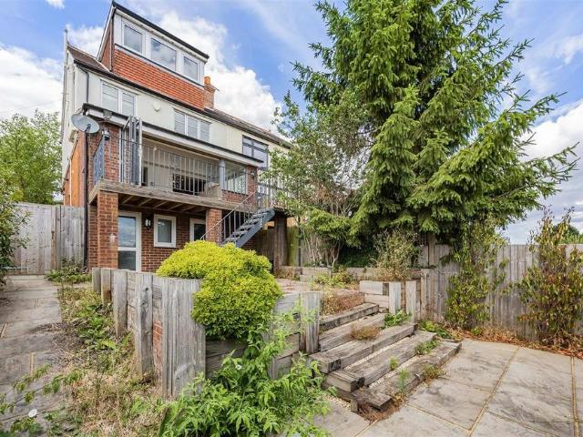 4 bedroom detached house to rent