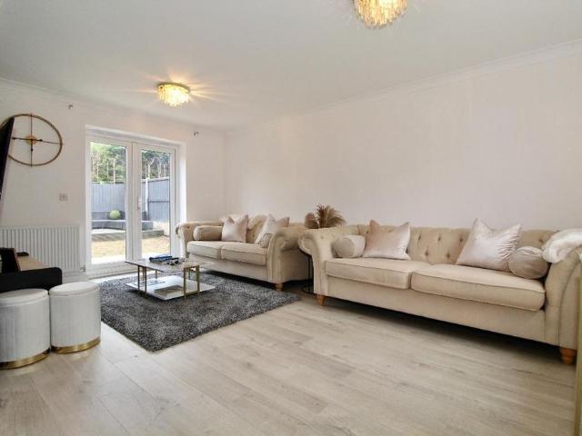 4 bedroom detached house to rent