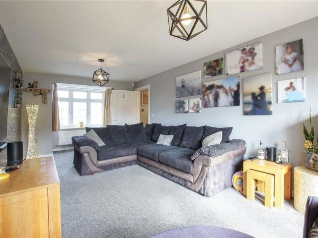 4 bedroom detached house to rent