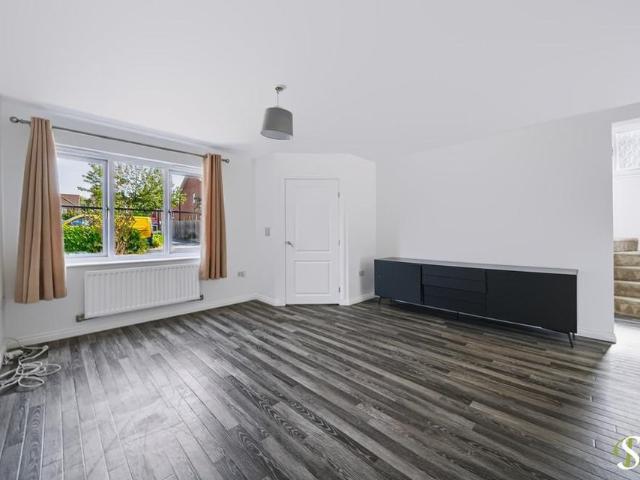4 bedroom detached house to rent
