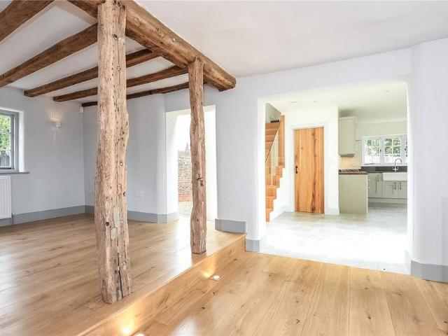 4 bedroom detached house to rent