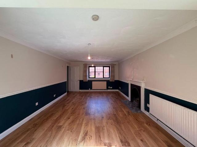 4 bedroom detached house to rent