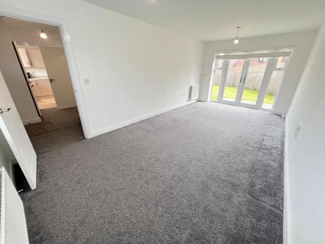 4 bedroom detached house to rent