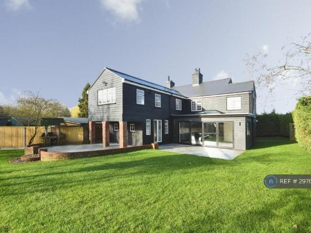4 bedroom detached house to rent