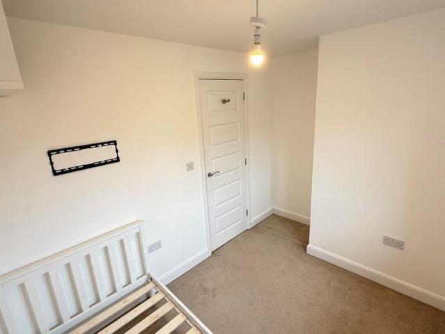 4 bedroom detached house to rent