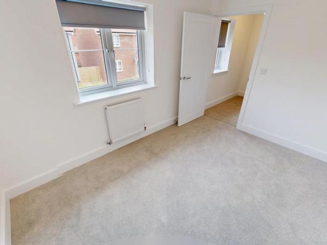 4 bedroom detached house to rent