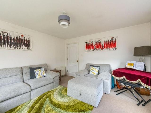4 bedroom detached house to rent