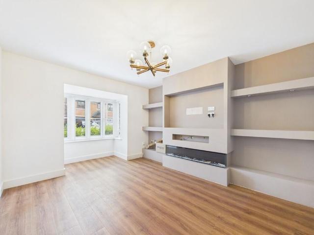 4 bedroom detached house to rent