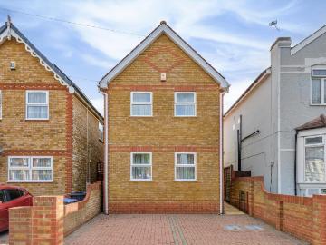4 bedroom detached house to rent