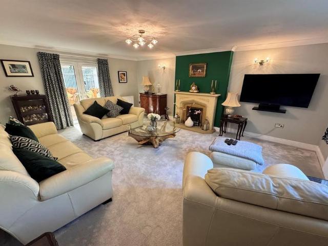 4 bedroom detached house to rent