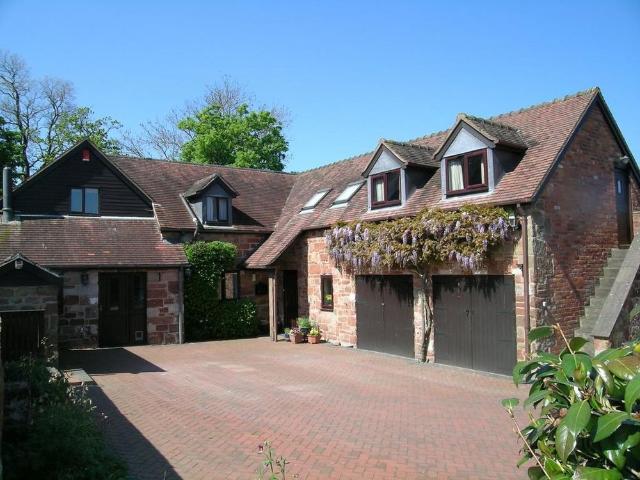 4 bedroom detached house to rent