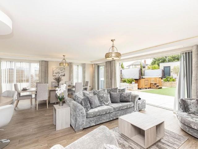 4 bedroom detached house to rent