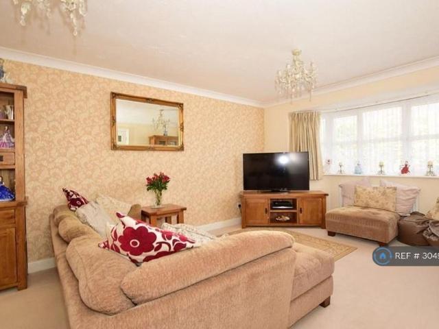 4 bedroom detached house to rent