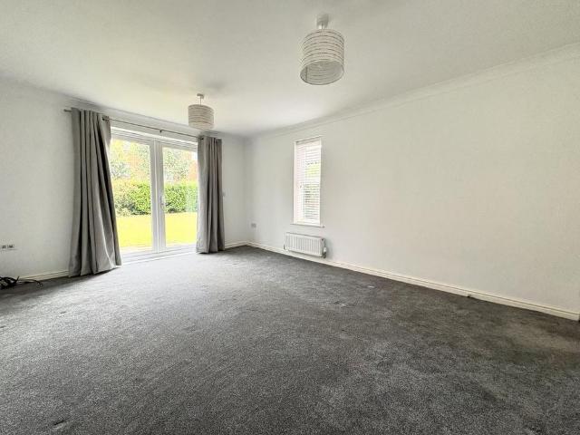 4 bedroom detached house to rent