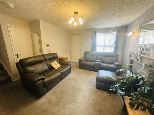 4 bedroom detached house to rent