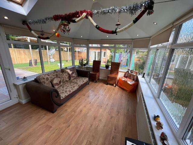 4 bedroom detached house to rent