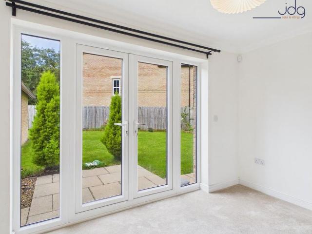 4 bedroom detached house to rent