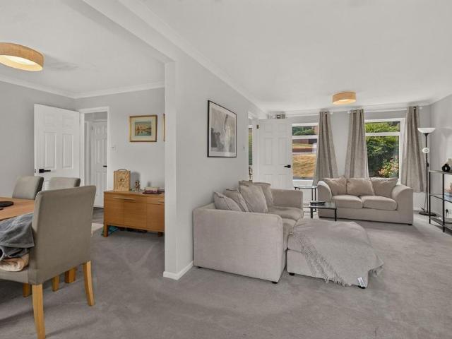 4 bedroom detached house to rent