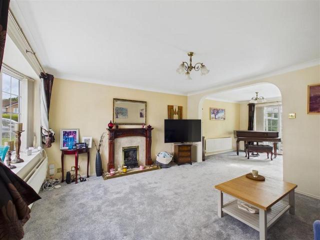 4 bedroom detached house to rent