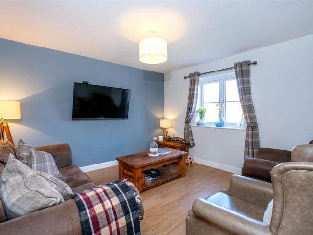 4 bedroom detached house to rent