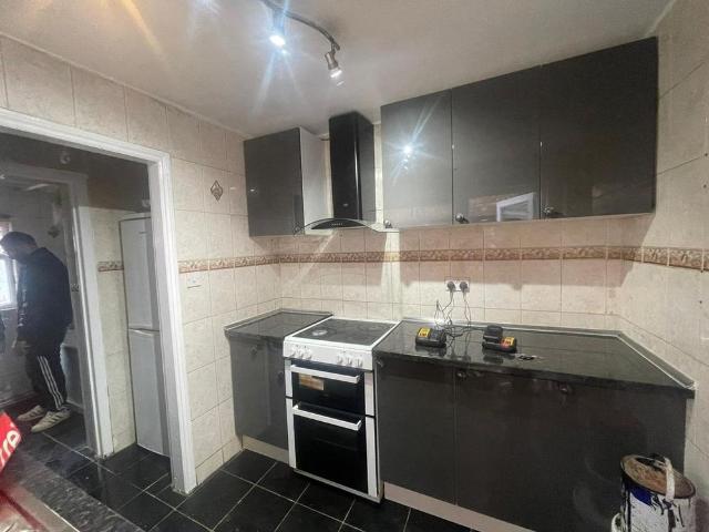 4 bedroom detached house to rent