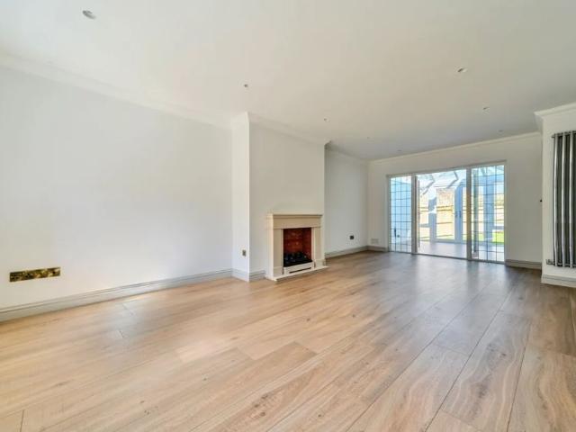 4 bedroom detached house to rent