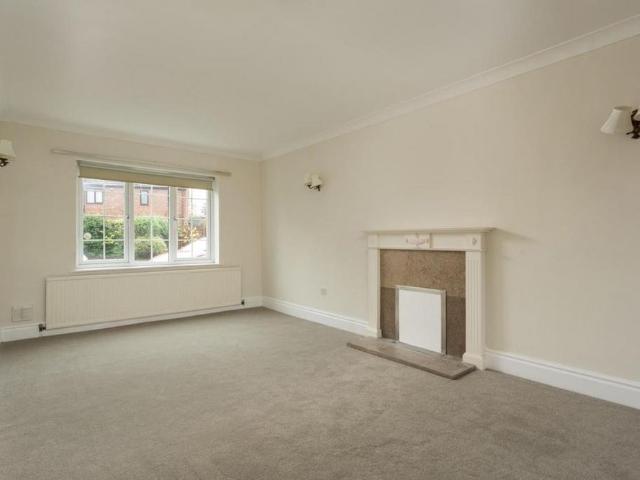 4 bedroom detached house to rent